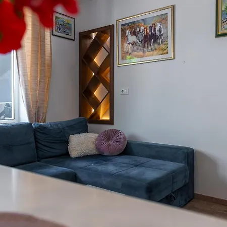 Modern Lucic Apartman *