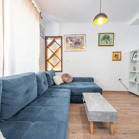 Modern Lucic Apartman *